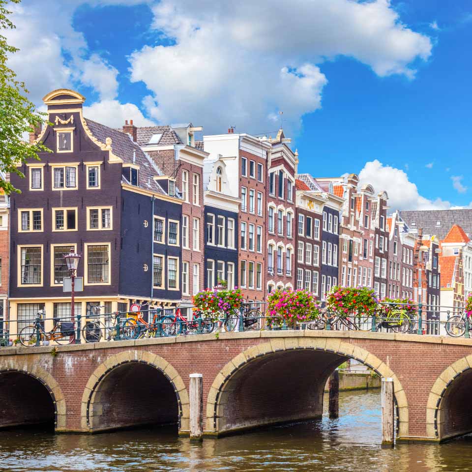 hawksford-corporate-switch-960x960-amterdam-bridge
